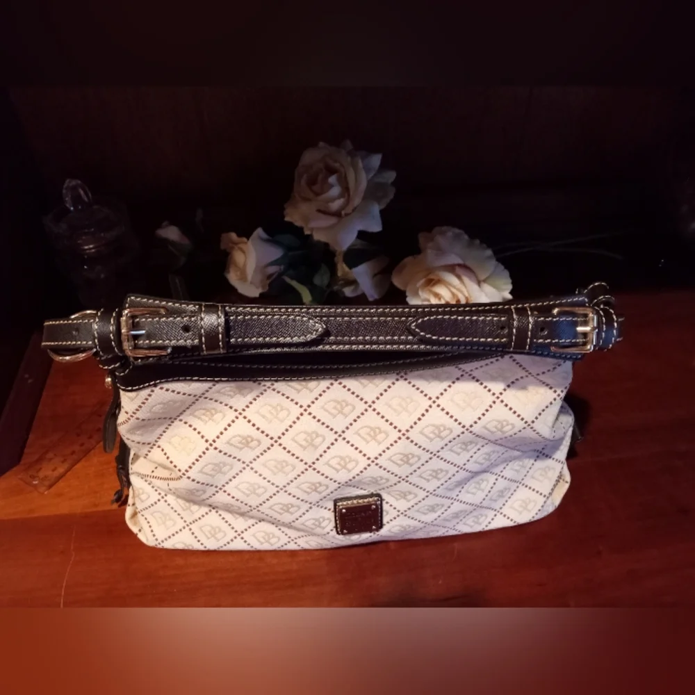 Dooney&Bourke East West Slouch Shoulder Bag. Canvas Signature Fabric. Like New